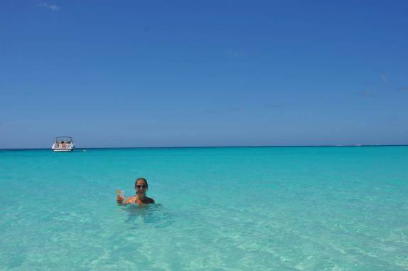 Aproveitando a vida! (praia de Shoal Bay East, em Anguilla )